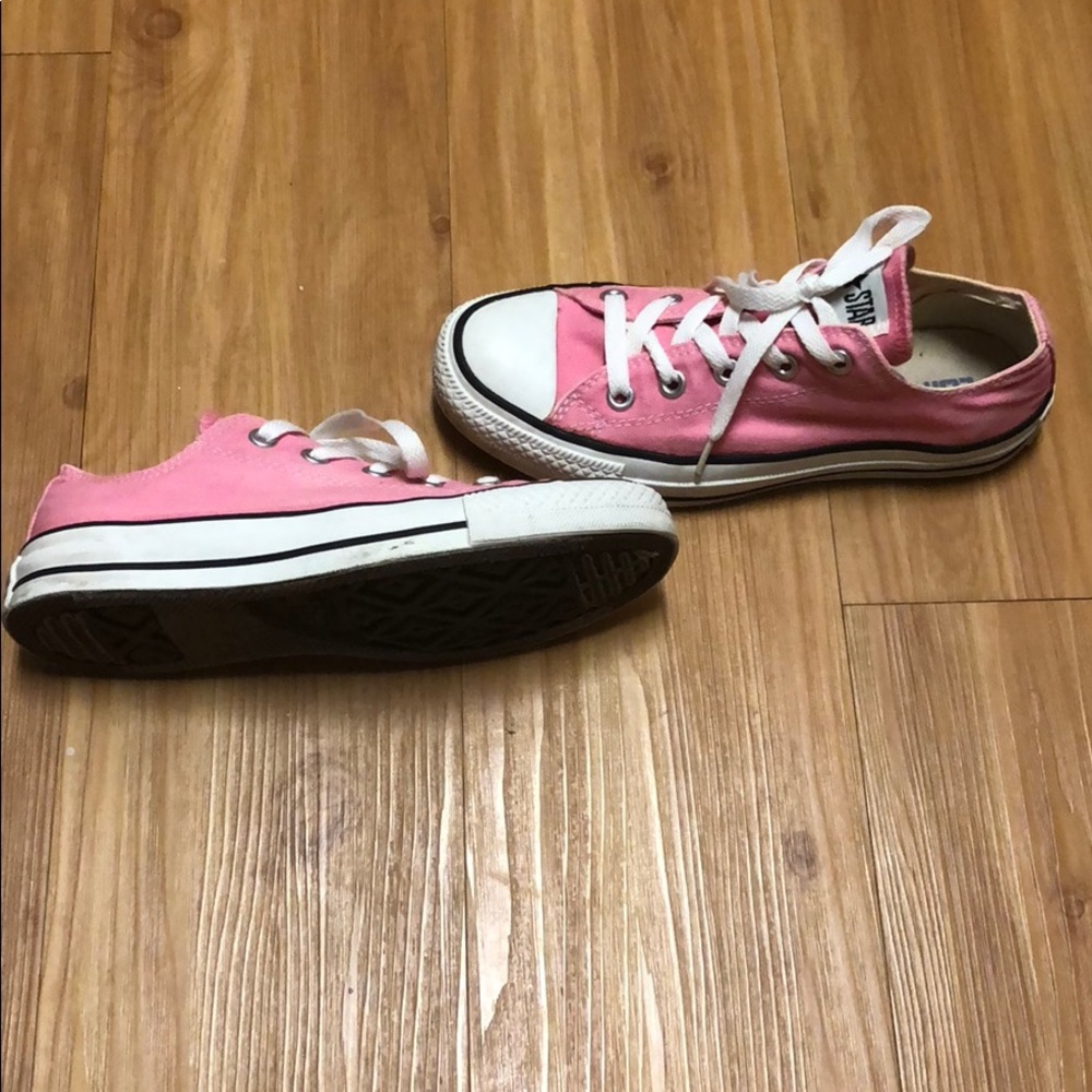 Women’s pink Converse size 6
